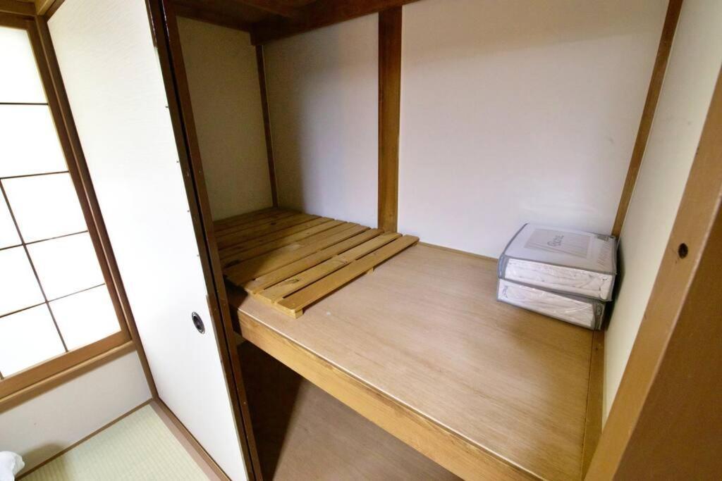 梅屋敷貸家 *