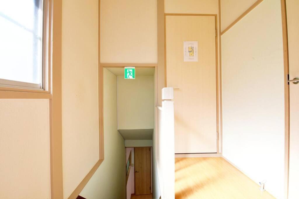 梅屋敷貸家 *